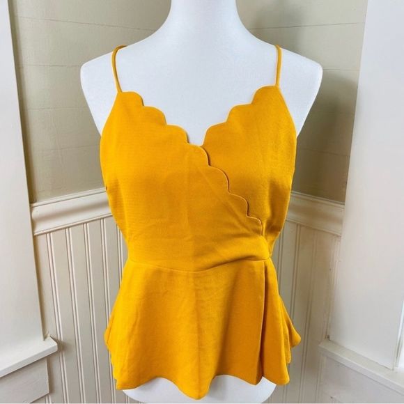ELODIE Women’s Gold Scalloped Peplum Tank Top Sz Medium NWT - Picture 2 of 12